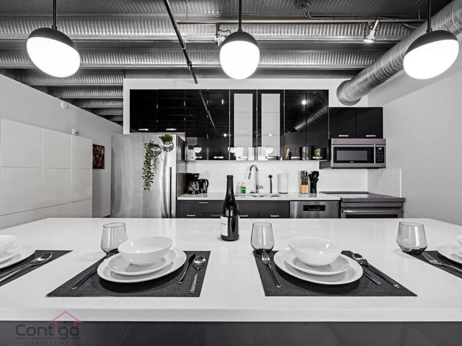 דירות אדמונטון Urban Pop Loft, Near Ice District, Ug Parking מראה חיצוני תמונה